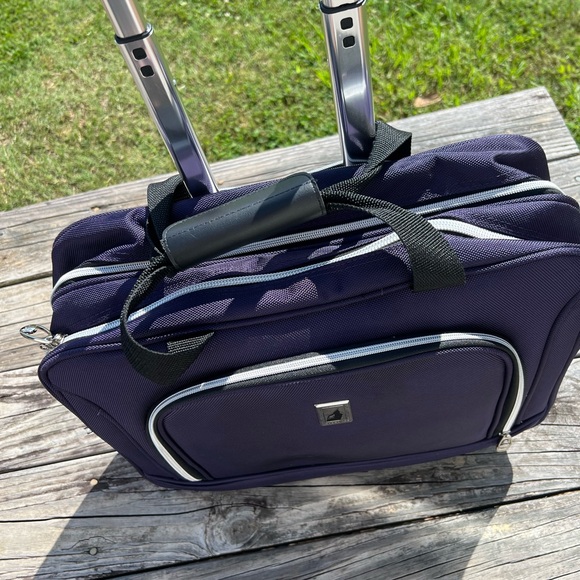 LONDON FOG  15-Inch Under The Seat Bag/Purple! - Picture 3 of 14